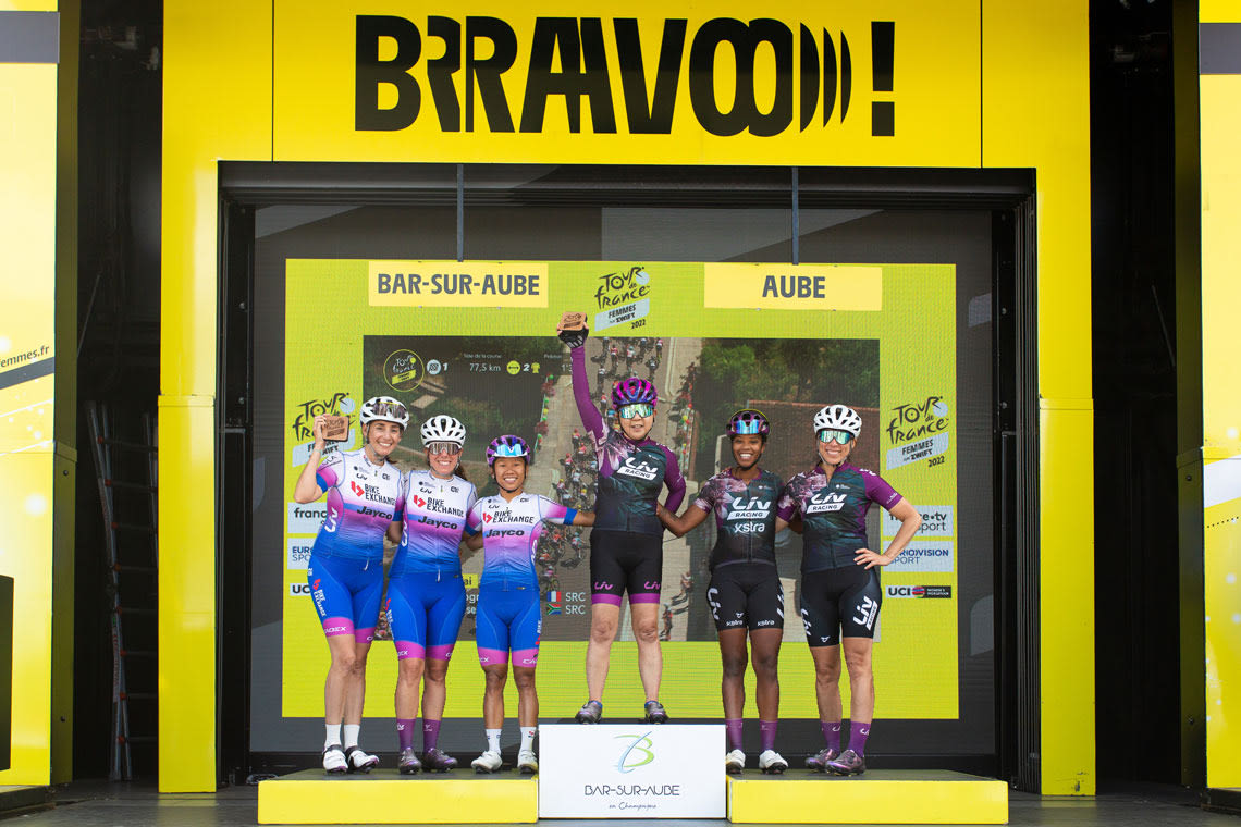 Bonnie Tu na podium Tour de France Kobiet dla Amatorów