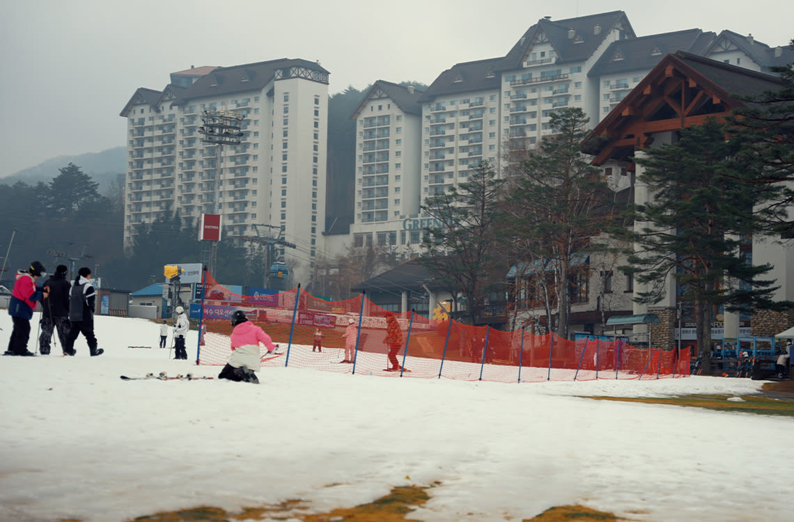Start of the ski season at Mona Yongpyong, Pyeongchang.
