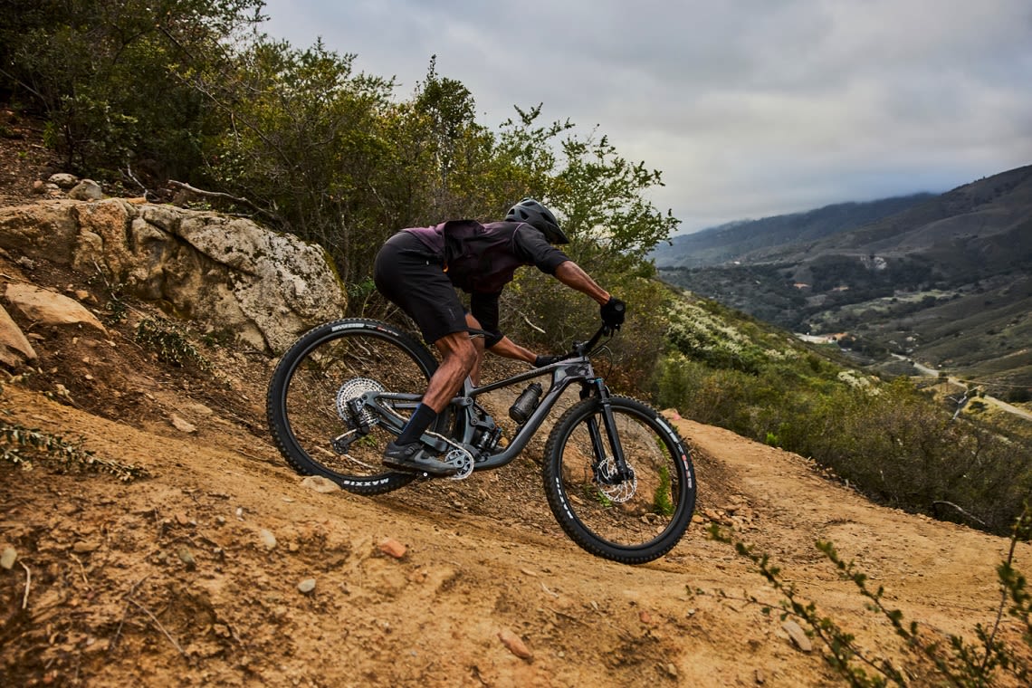 Le VTT All Mountain Giant Trance X en action 