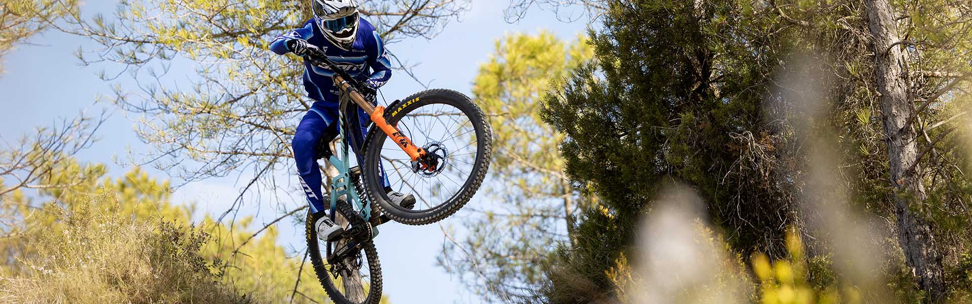 Jakob Jewett action image