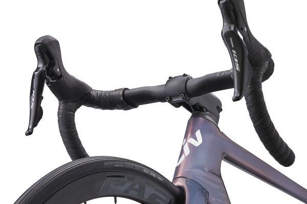 All-new Contact SL Aero cockpit, with flattened tops and deeper drops, reduce drag and add control, and better overall aero performance.
