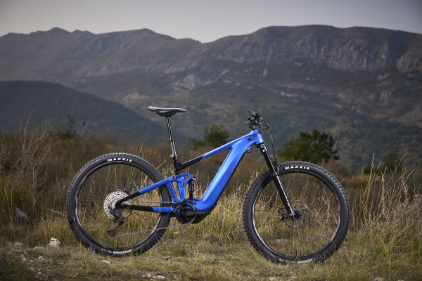 The Trance X E+ 2 model features a Fox 36 Float Rhythm rear shock, a Fox 38 Float Factory 150mm fork, and Shimano drivetrain components. Availability varies by market.