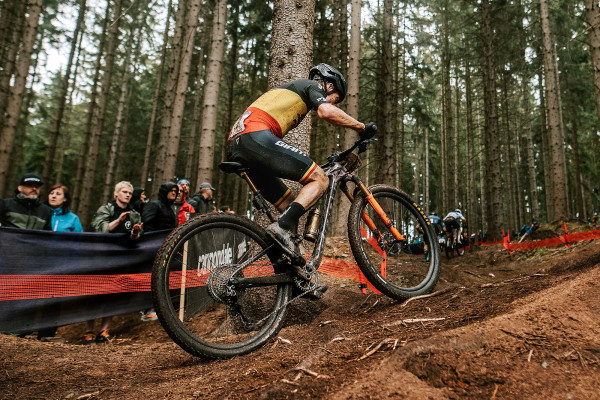 Pro racers from the Giant Factory Off-Road Team raced team models of the new Anthem at UCI World Cup events.