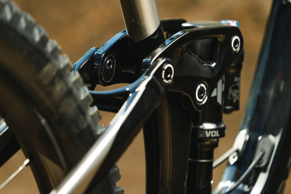 The upper rocker arm of the Maestro suspension system has a flip chip that lets you choose a steeper or slacker head and seat tube angle depending on your riding style and terrain. 
