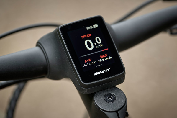 The new RideDash EVO features a full-color display to view vital ride information including speed, distance and navigation functions. It can also connect wirelessly to a smart phone to access emails, messaging and other apps.