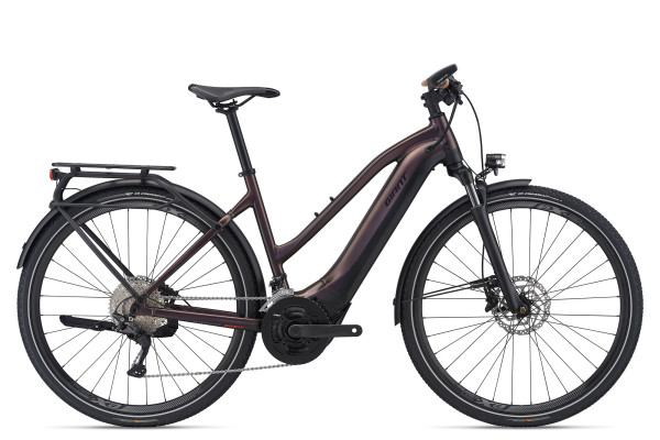 With integrated components including lights, fenders, rear rack and kickstand, the Explore E+ Pro 1 with a step-through frame design is a versatile choice for everyday rides or multi-day treks. Availability varies by market. 
