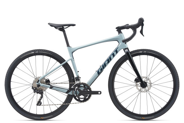 The 2020 Revolt Advanced 3 in Dusty Blue features a lightweight composite frameset equipped D-Fuse seatpost and handlebar. Availability varies by country. 