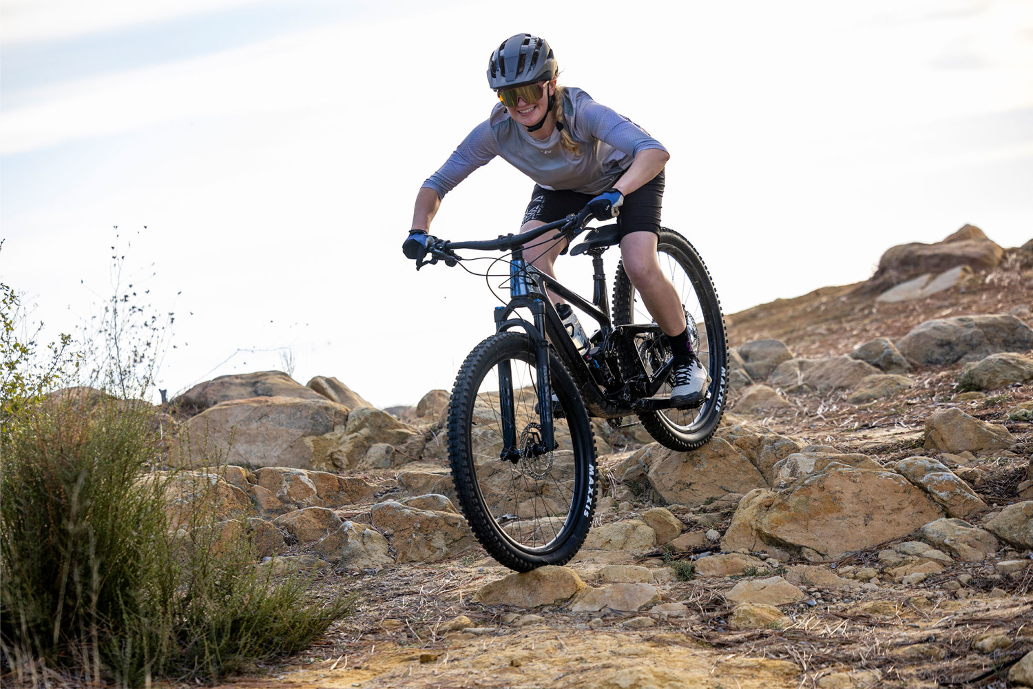 2024 Intrigue Advanced 29 1 Full Suspension Mountain Bike banner 2