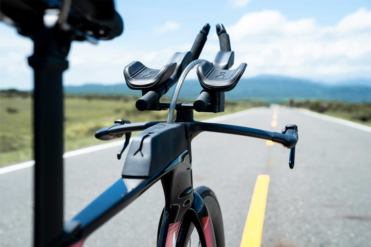 2025 Avow Advanced SL Triathlon Road Bike banner 2