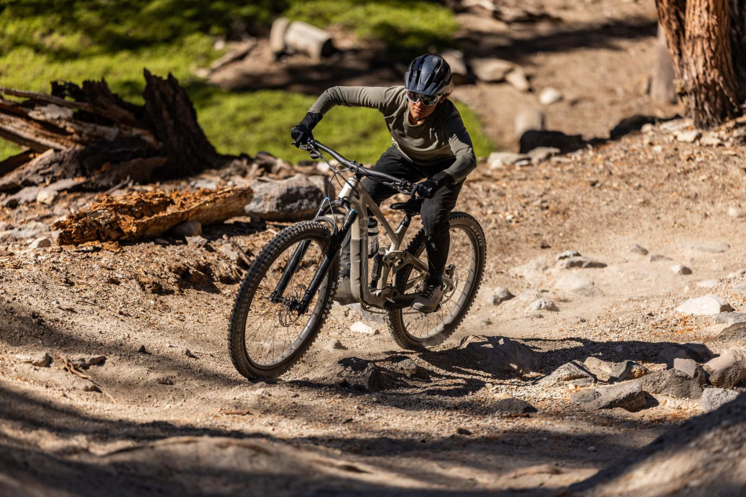 2025 Intrigue X Advanced 2 Full Suspension Mountain Bike banner 2