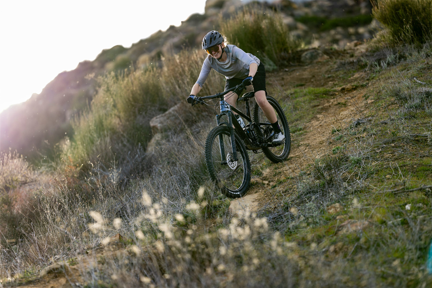 2024 Intrigue Advanced 29 1 Full Suspension Mountain Bike banner 4