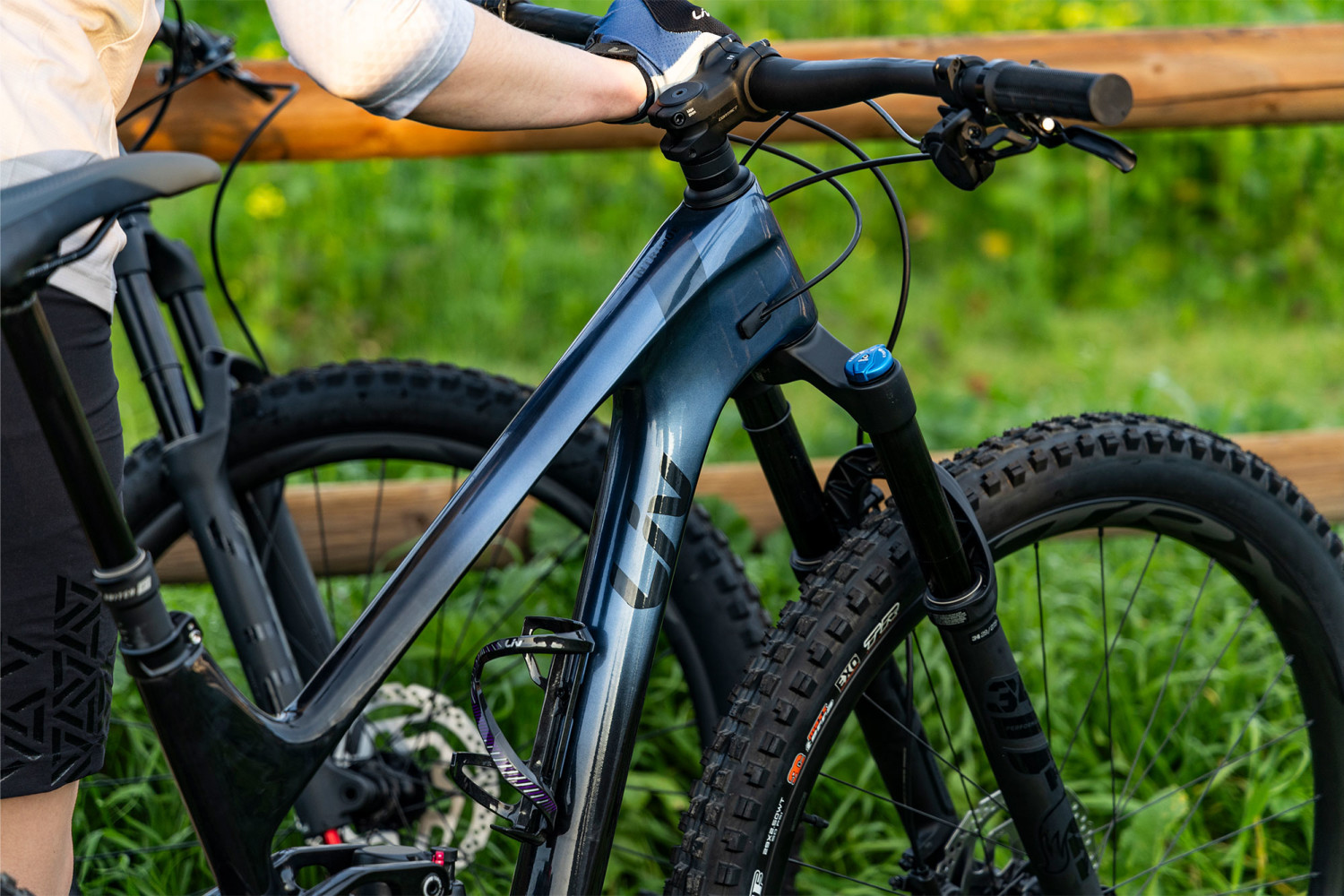 2024 Intrigue Advanced 29 1 Full Suspension Mountain Bike banner 7