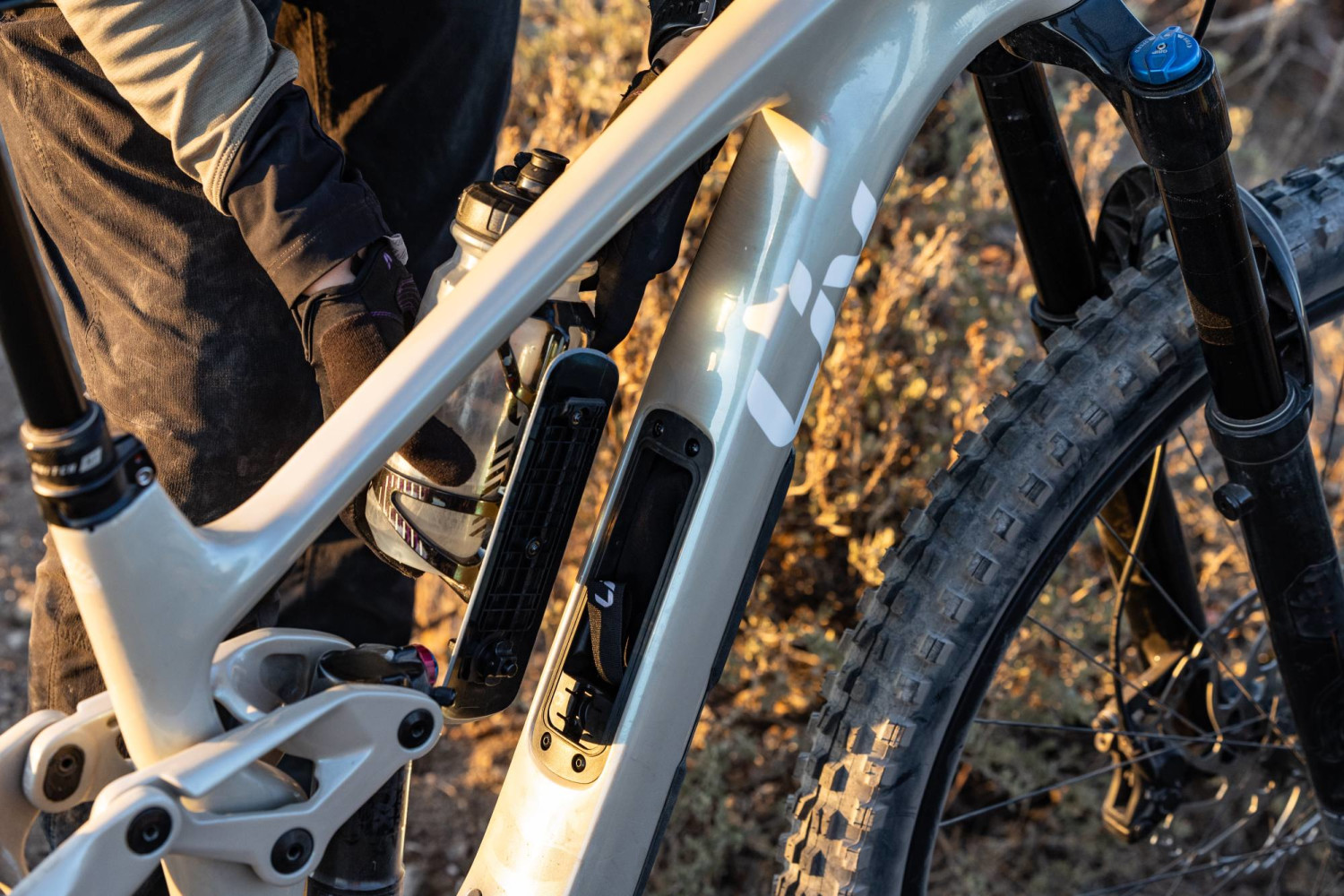 2025 Intrigue X Advanced 2 Full Suspension Mountain Bike banner 4