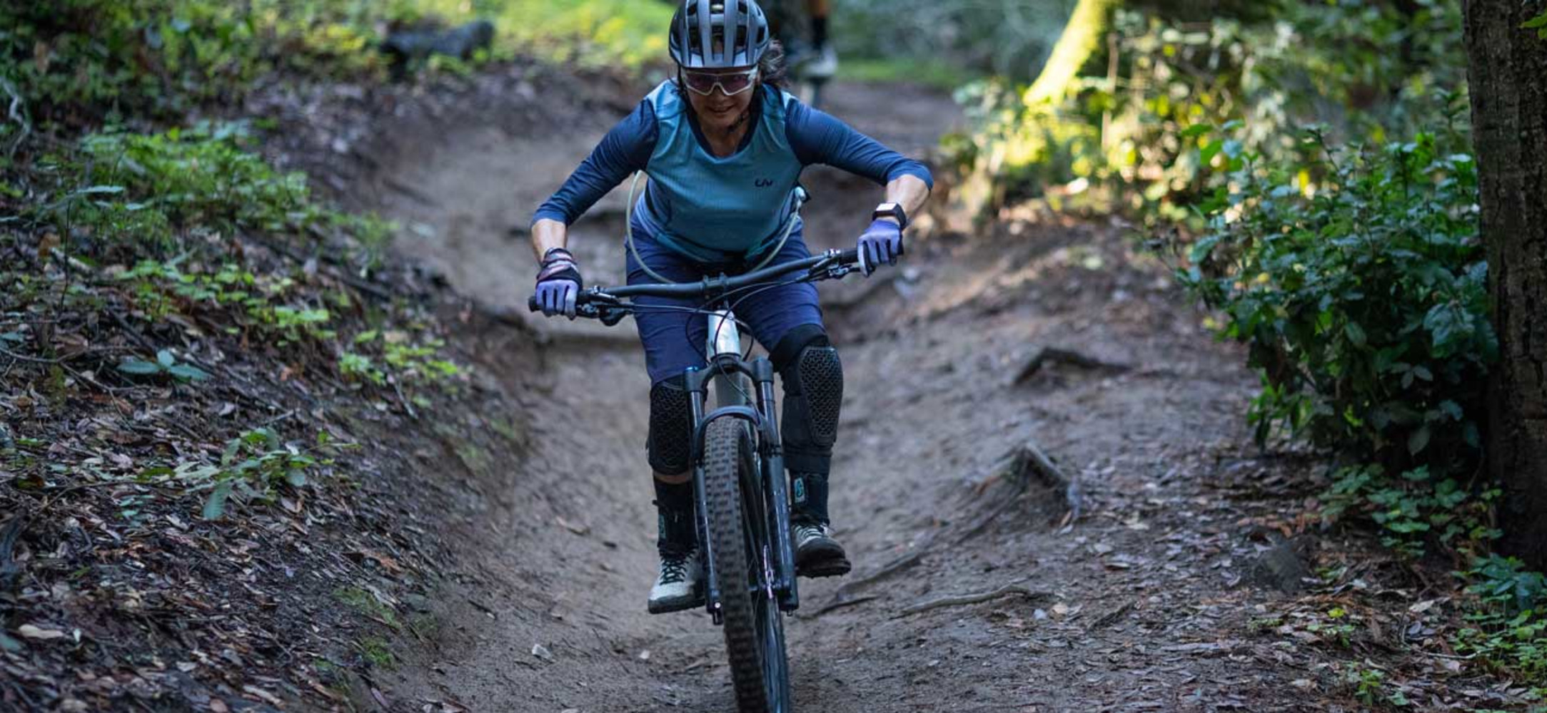 2022 Intrigue Advanced Full Suspension Mountain Bike banner 3