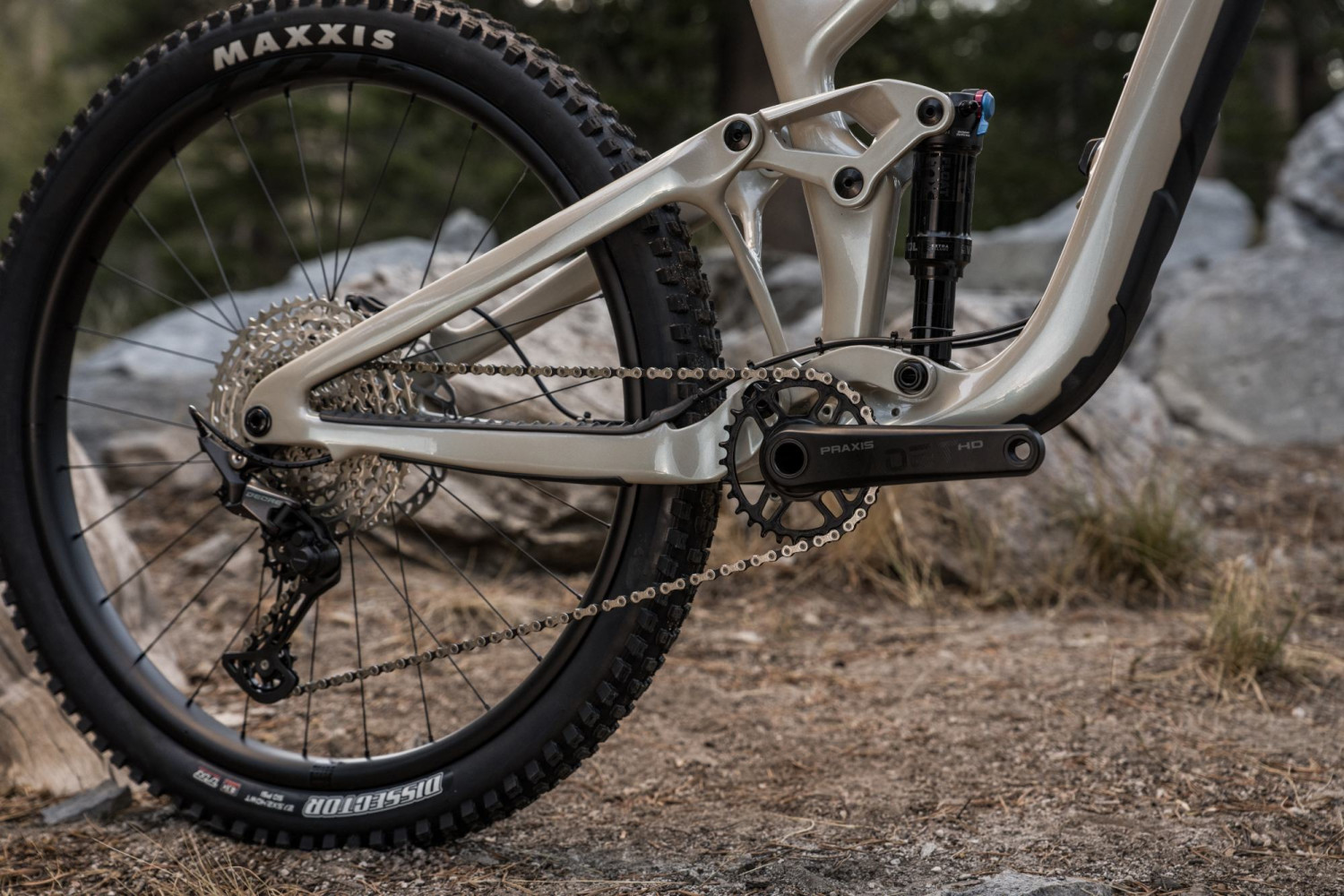 2025 Intrigue X Advanced 2 Full Suspension Mountain Bike banner 8