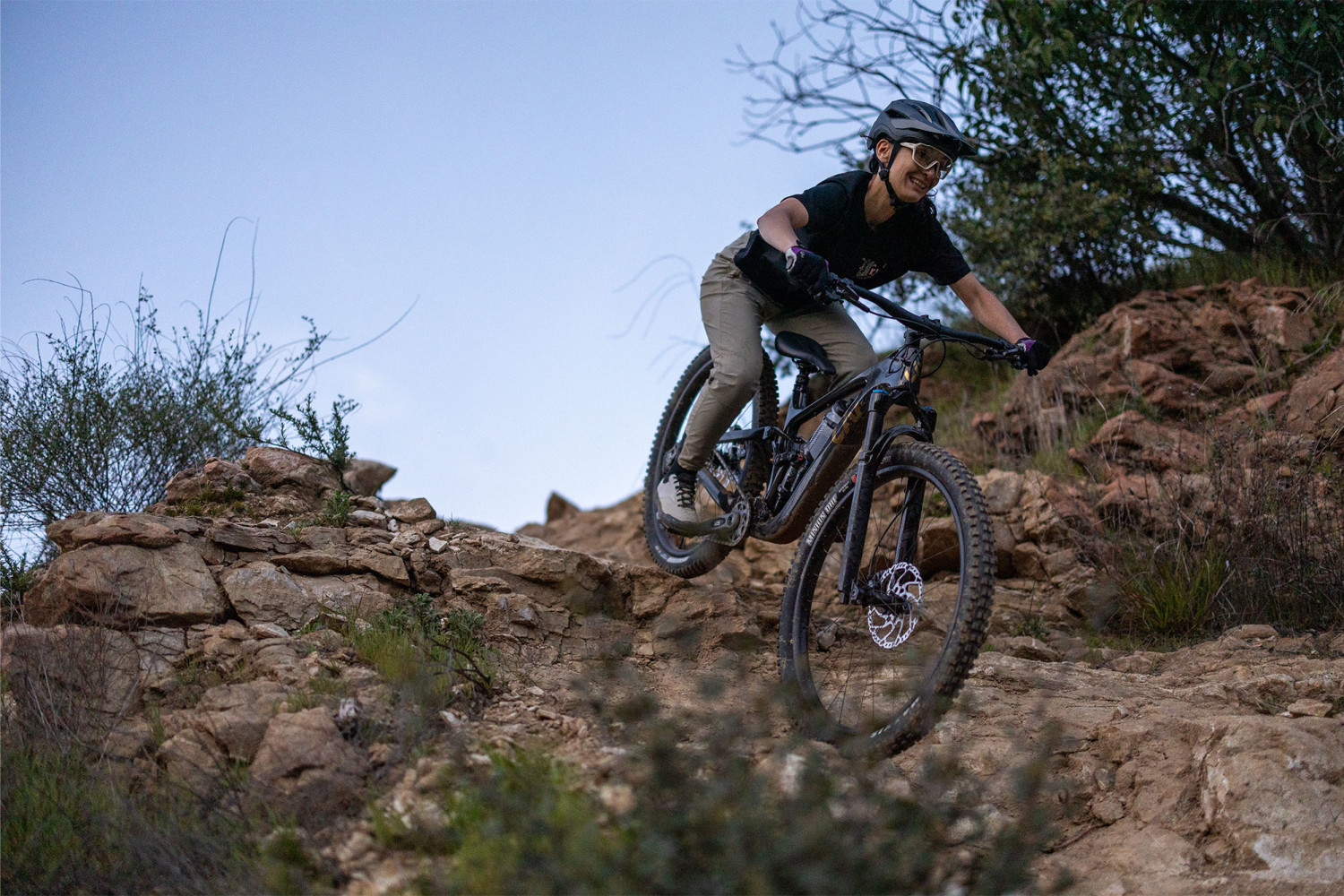 2024 Intrigue X Advanced 1 Full Suspension Mountain Bike banner 11