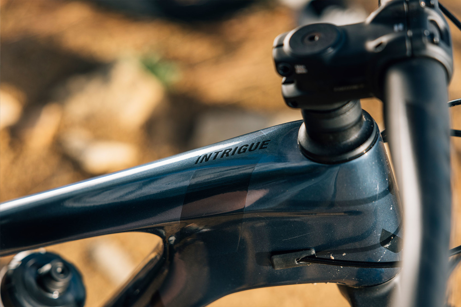2024 Intrigue Advanced 29 1 Full Suspension Mountain Bike banner 8