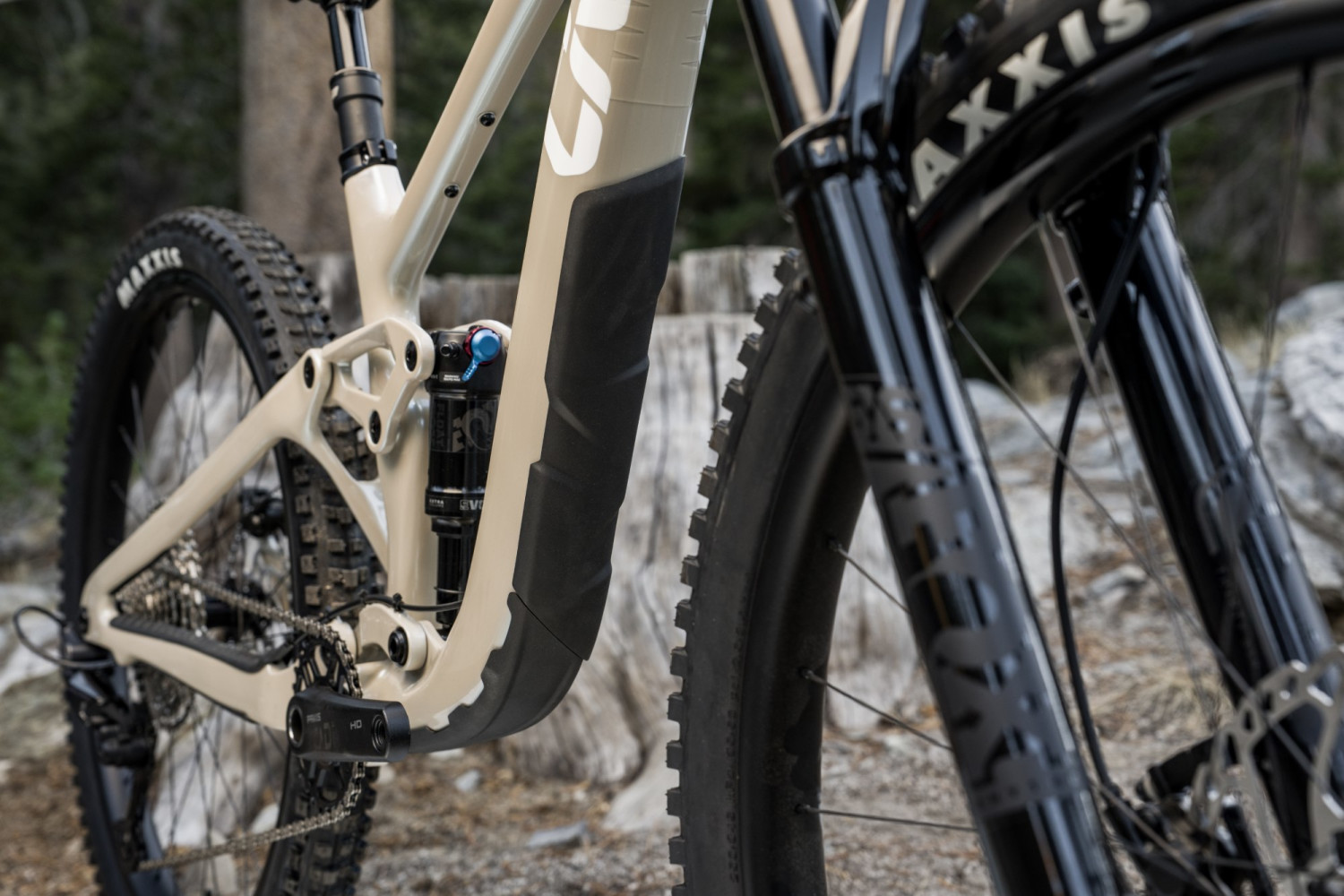 2025 Intrigue X Advanced 2 Full Suspension Mountain Bike banner 6