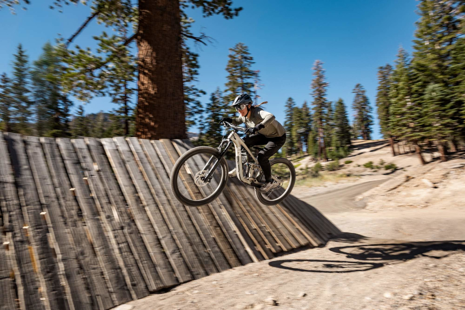 2025 Intrigue X Advanced 2 Full Suspension Mountain Bike banner 1