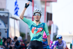 Ivan Cobo logra su primera victoria profesional con el Equip...