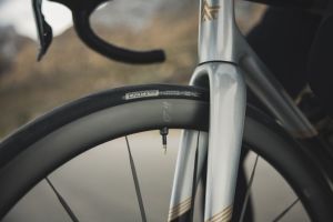 Quel pneu vélo route CADEX choisir ?