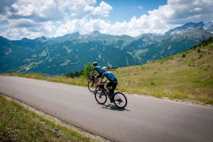 Bike Café teste le Giant Defy Advanced E+ Elite dans les Hau...