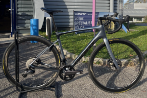 Vélo de route GIANT Defy Advanced Pro 1 - Di2