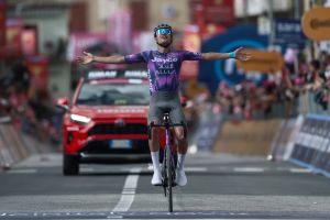 Plapp boekt solozege in de Giro d’Italia!