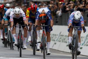 Matthews Sprints to Milan-San Remo Podium! 