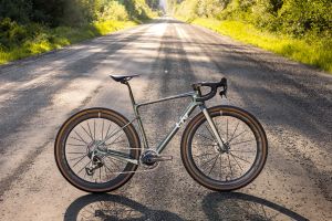 Liv introduceert haar snelste en lichtste gravelbike ooit