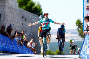 Haimar Etxeberria se estrena con el Equipo Kern Pharma en Pe...