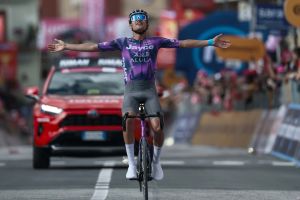 Plapp Scores Solo Stage Win at Giro d'Italia! 