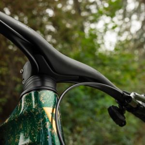 A close up look at the Giant Anthem X Advanced SL handlebar system in the forest.