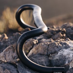 Side profile of GX handlebar in nature