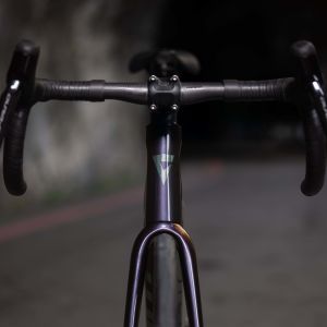 Front view of Giant SLR handlebars.