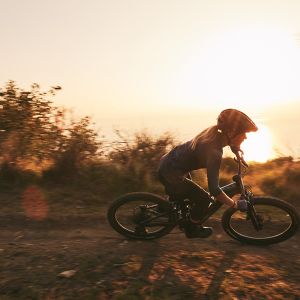 Woman riding the Intrigue X Advanced E+ Elite.