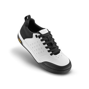 Liv Shuttle Flat Lace in white.