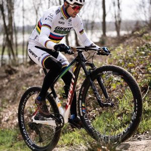 Leo Paez on XtC Advanced SL World Champion Frame
