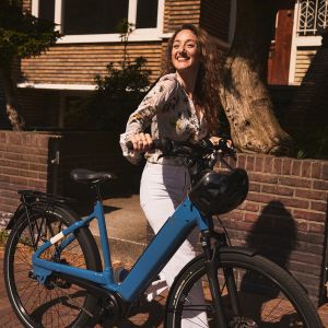 Woman walking her Allure E+ down a city street