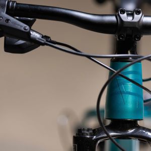 A close up frontal view of the Giant STP 20 FS.