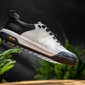 Liv Shuttle Flat Lace in White