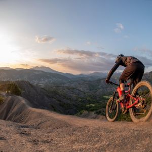 Biker on trail on Reign E+ Pro 1