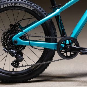 A close up look of the Giant STP 20 FS drivetrain.