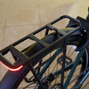 A close up look at the rear rack on the Giant NewTour E+.