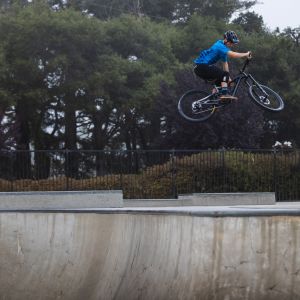 MTB'ing in skate park