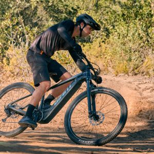 ebiker on hardtail e-mtb