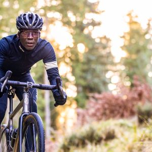 Cyclist on CADEX AR Tubeless tire