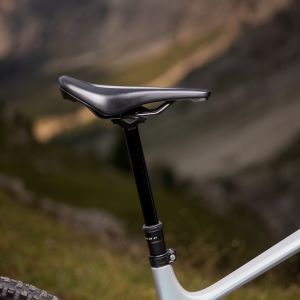 A close up side view of the Giant Contact Switch E+ dropper post with mountains in the background.