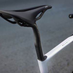 A close up look at the Giant Revolt Advanced SL D-Fuse seatpost, saddle and top tube out in the wild.