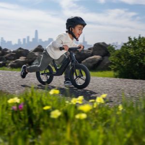 Child rides Giant Pre rCarbon down bike path with city bike drop.